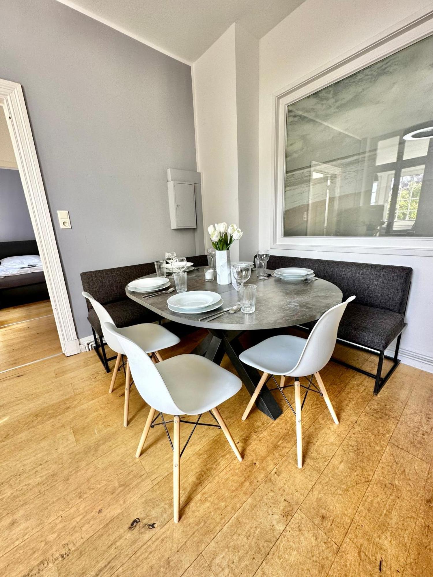 4ZKB Donnerschwee mit Erker nähe Bahnhof, zwei Badezimmer und Parkplätze Oldenburg Exterior foto