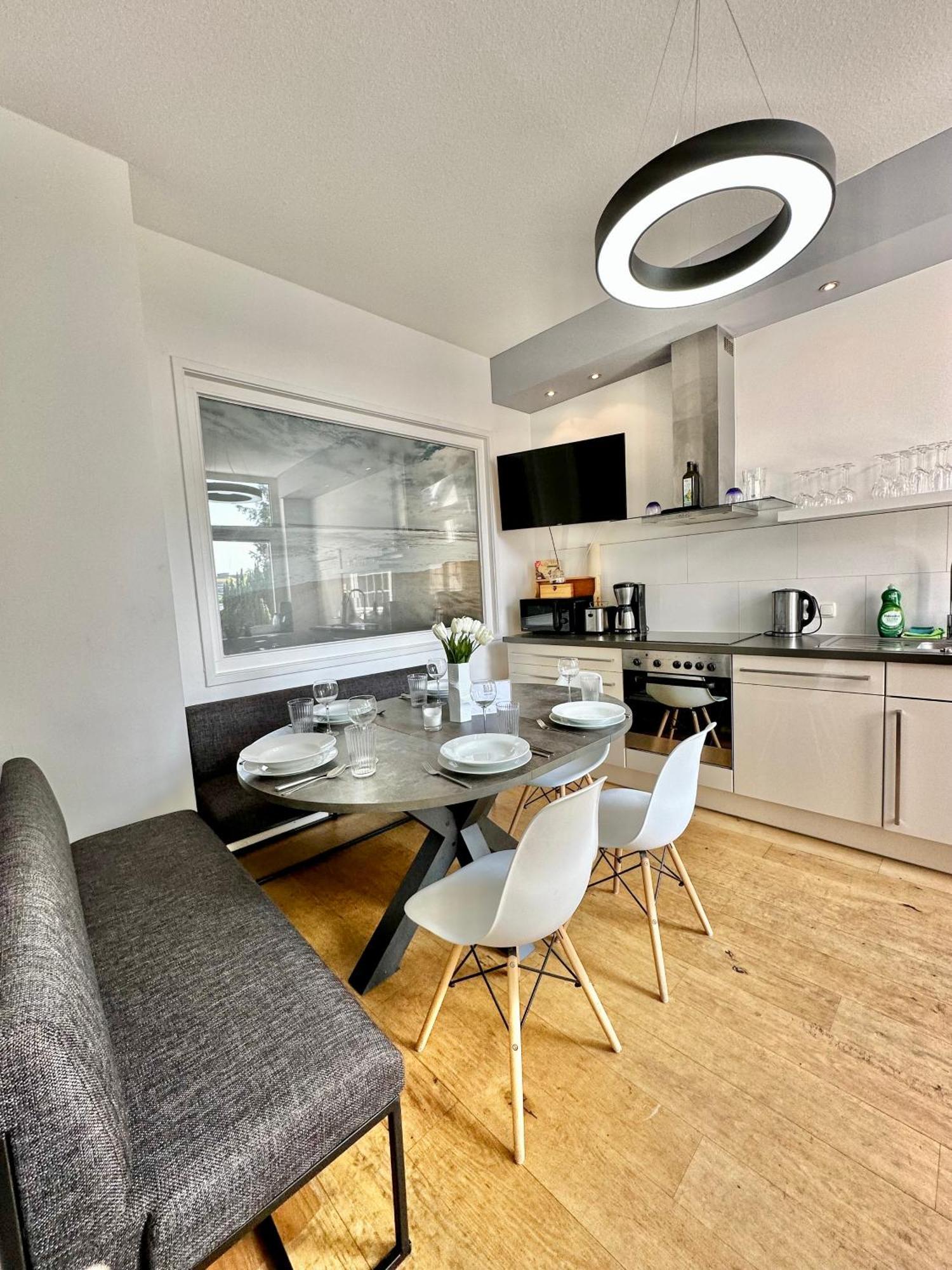 4ZKB Donnerschwee mit Erker nähe Bahnhof, zwei Badezimmer und Parkplätze Oldenburg Exterior foto